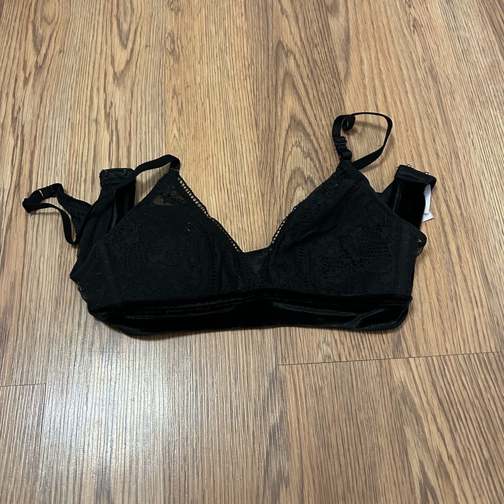 Women’s black lace bra, size extra small